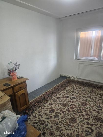 Apartament cu 3 camere decomandat în Tomești