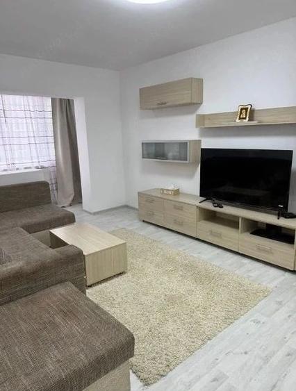 Apartament cu 4 camere decomandat în Lipovei