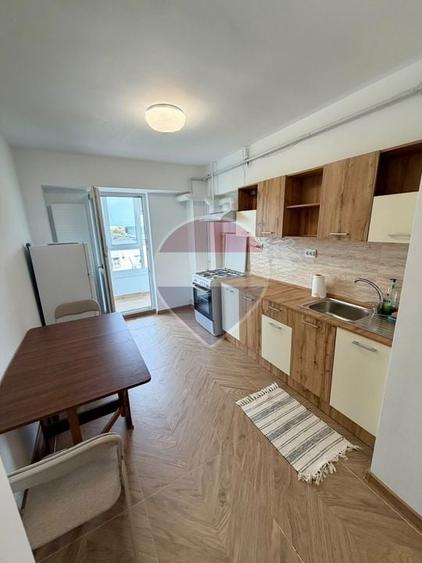 Apartament cu 2 camere decomandat, mobilat în Central