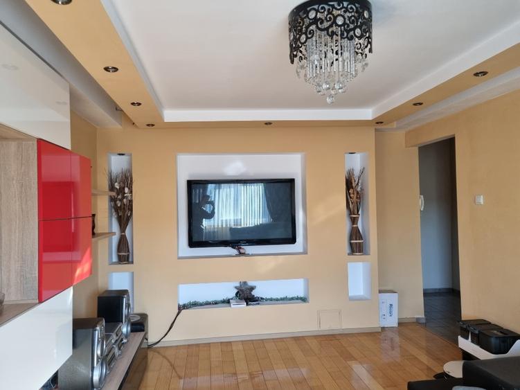 Apartament cu 2 camere decomandat în Girocului
