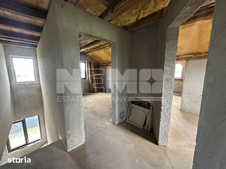 Casă cu 4 camere cu Teren 549 Mp în Vatra Moldoviței