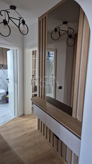 Apartament cu 3 camere semidecomandat, mobilat în Colentina
