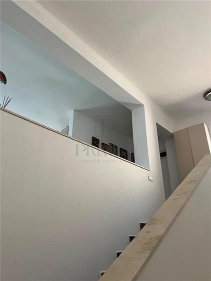 Apartament cu 3 camere decomandat în Dumbrăvița