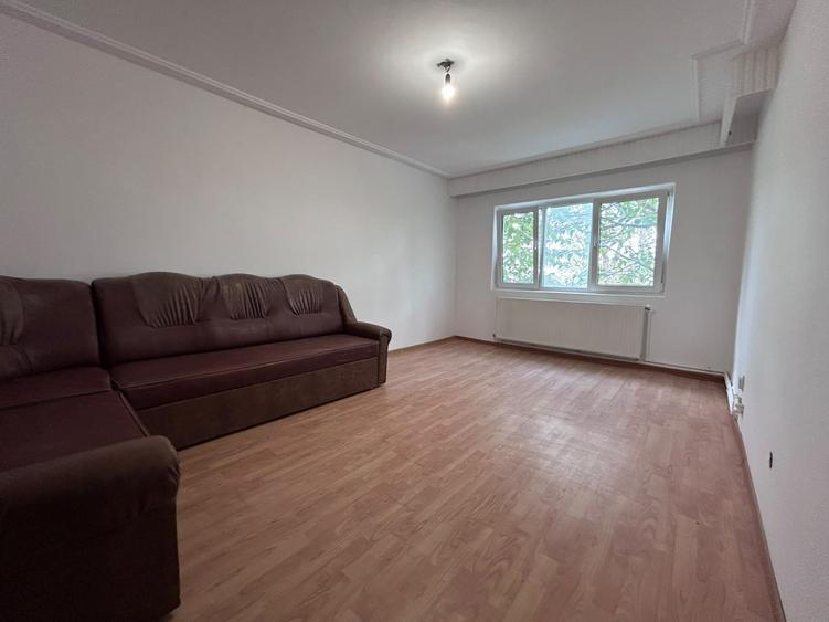 Apartament cu 2 camere decomandat în Buzaului