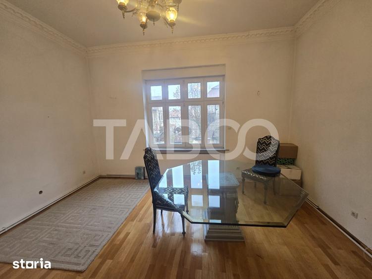 Apartament cu 3 camere semidecomandat în Central