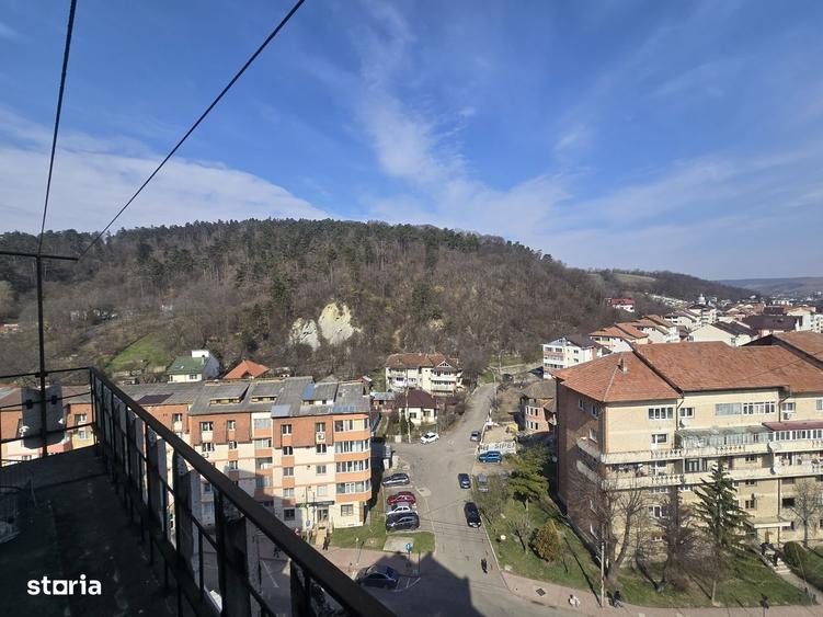 Garsonieră decomandată în Central