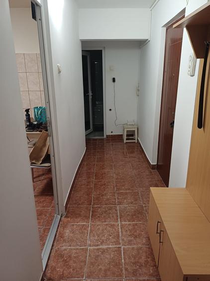 2 camere decomandat , etaj 1 /4 , centrala gaze - 3