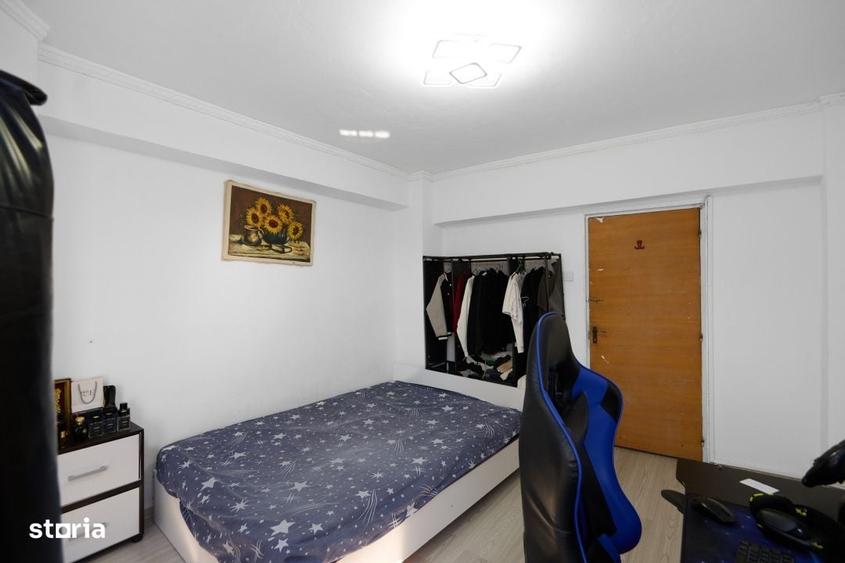 Apartament cu 4 camere decomandat în Central
