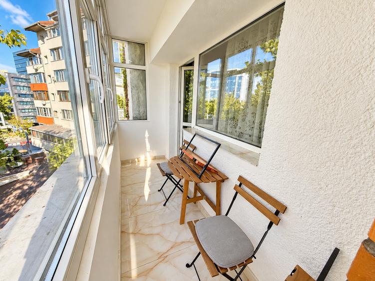 Apartament cu 3 camere semidecomandat în Băneasa