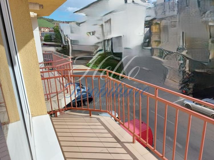 Apartament cu 3 camere semidecomandat în Florești