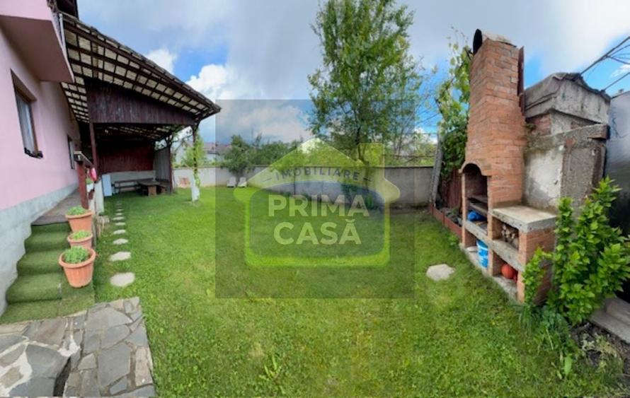 Casă individuală cu 4 camere cu Canalizare în Central
