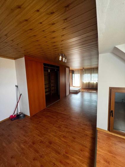Casă cu 4 camere cu Teren 1213 Mp în Vladimirescu