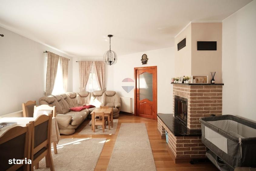 Casă cu 4 camere cu Teren 1500 Mp în Central