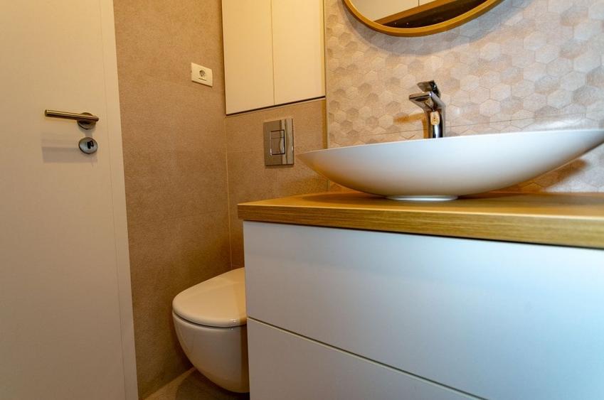 Apartament cu 3 camere decomandat, mobilat în Banu Manta