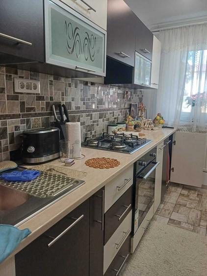 Apartament cu 3 camere decomandat în Săucești