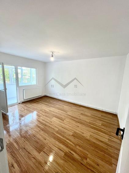 Apartament cu 4 camere decomandat în Dacia