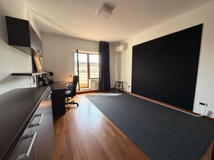 Apartament cu 4 camere decomandat în Herăstrău