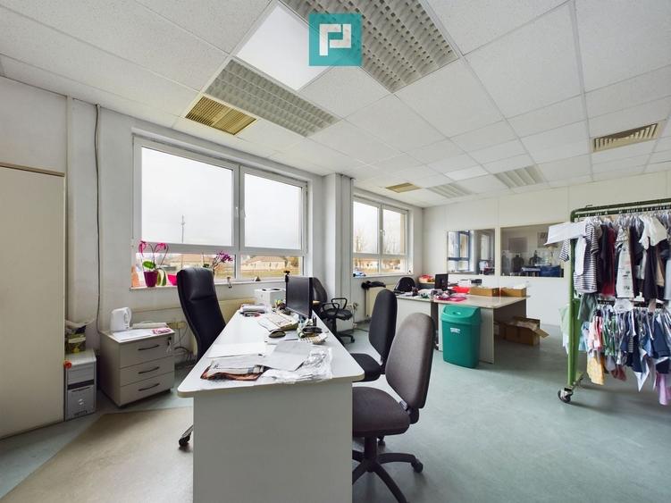 Spațiu industrial, de 6,879 mp, în Sânleani