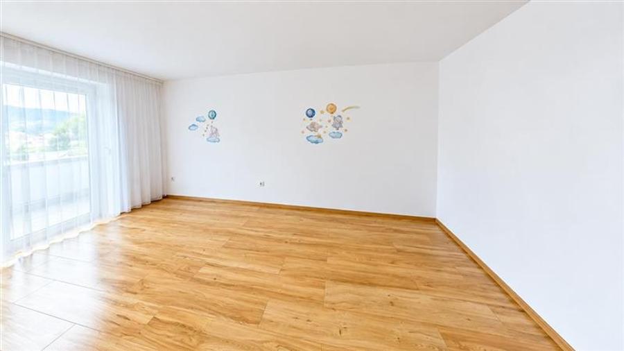 Apartament cu 3 camere decomandat, mobilat în Avantgarden