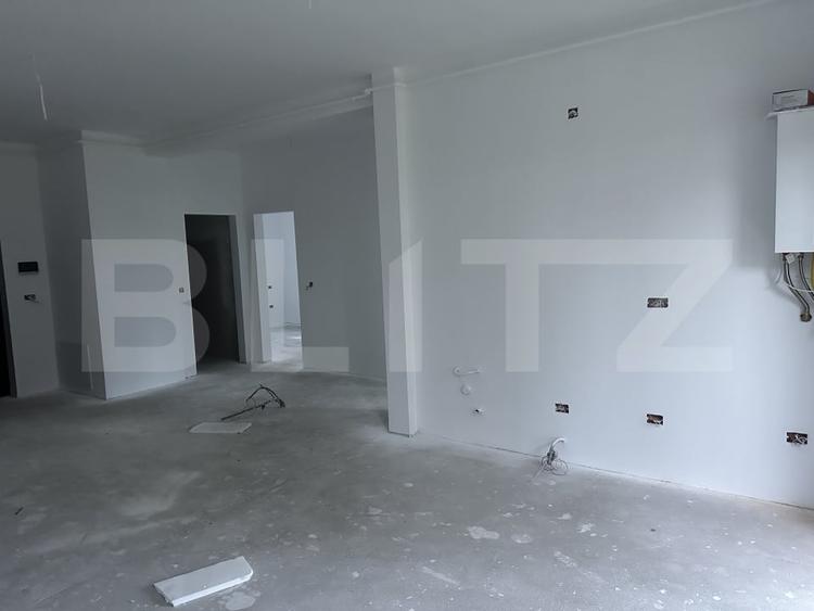 Apartament cu 3 camere decomandat în Careiului