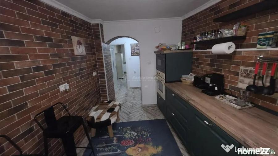 Casă cu 8 camere cu Teren 342 Mp în Central