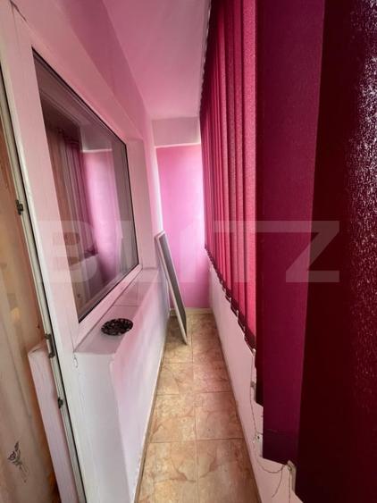 Apartament cu 3 camere decomandat, mobilat în Valenta