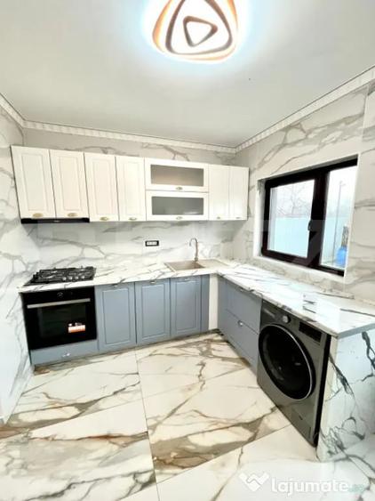 Casă cu 7 camere cu Teren 600 Mp în Central