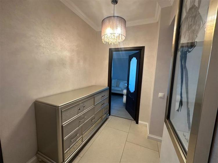 Apartament cu 3 camere decomandat, mobilat în Tătărași