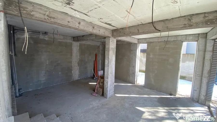 Casă cu 4 camere cu Teren 220 Mp în Vitan