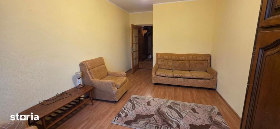 Apartament cu 3 camere decomandat în Energiei