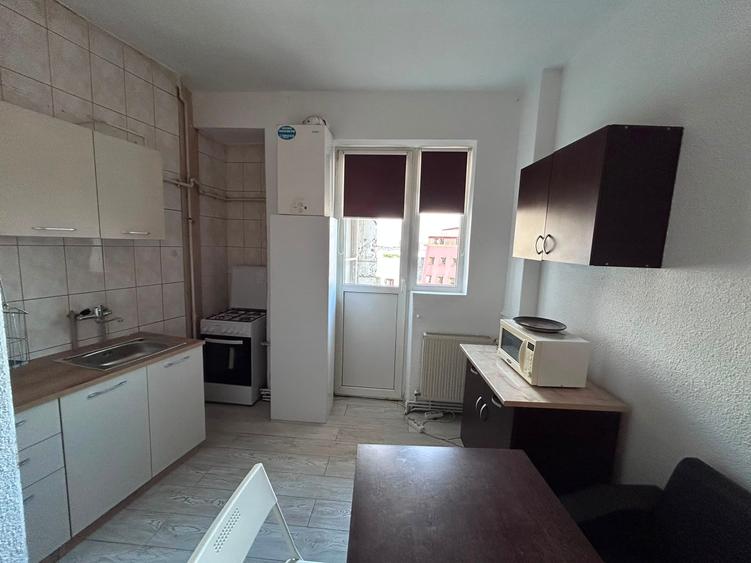 Apartament cu 2 camere decomandat în Universitate