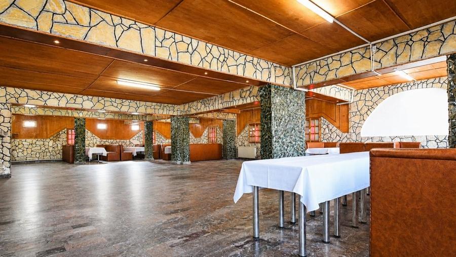 Spațiu comercial, de 258.39999389648 mp, în Central