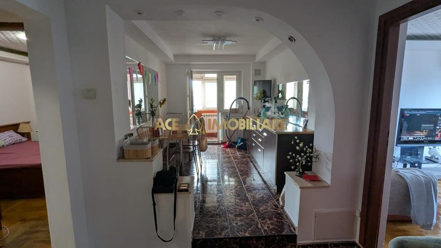 Apartament cu 4 camere decomandat, mobilat în Berceni
