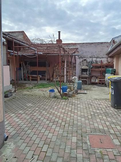 Casă cu 2 camere cu Teren 187 Mp în Central