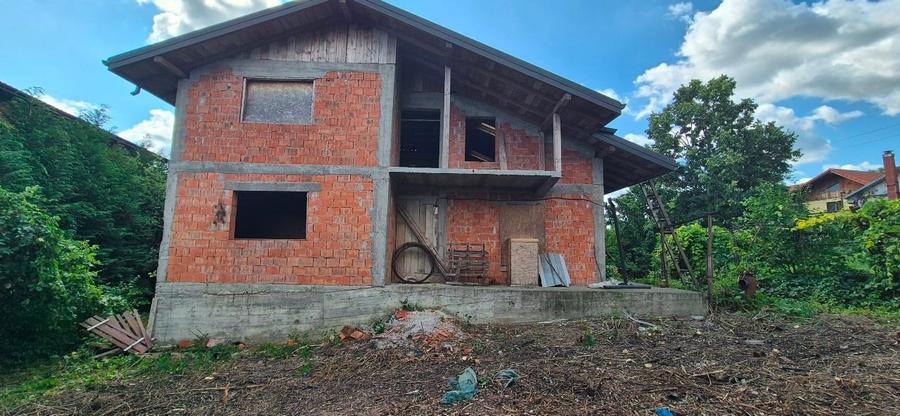 Casă individuală cu 3 camere cu Teren 450 Mp în Nicolina