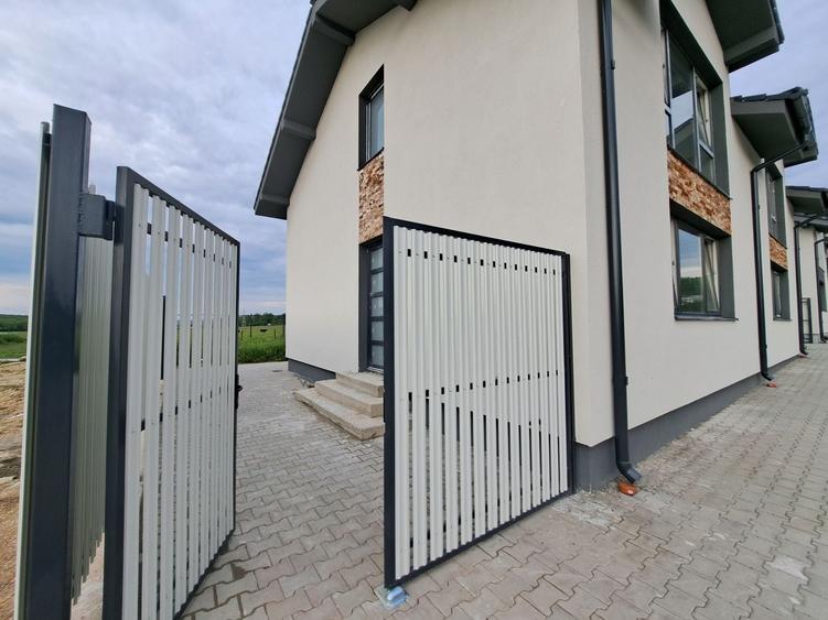 Duplex cu 4 camere cu Canalizare în Sud-Vest