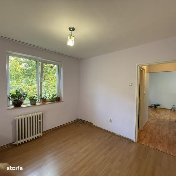 Apartament cu 3 camere semidecomandat în Central