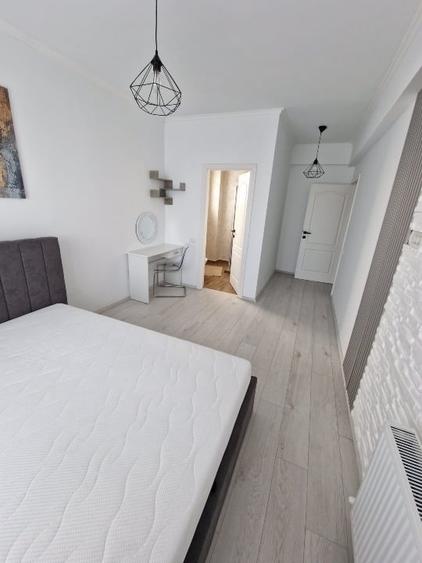 Apartament cu 3 camere decomandat, mobilat în Central