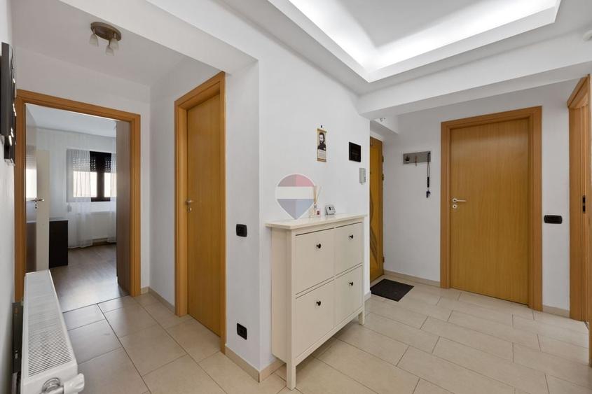 Apartament cu 4 camere decomandat, mobilat în UTA