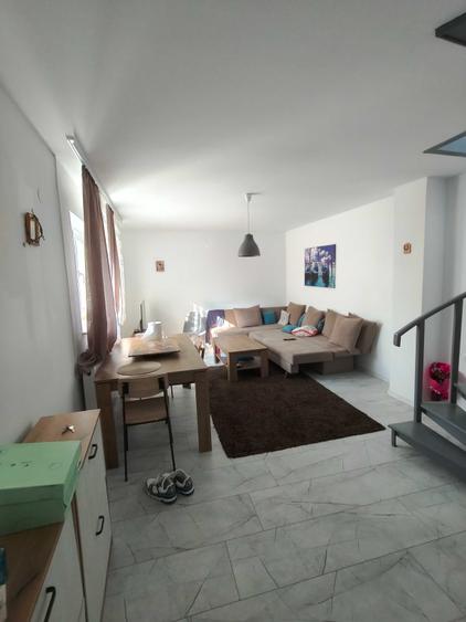 Casă cu 3 camere cu Teren 200 Mp în Central