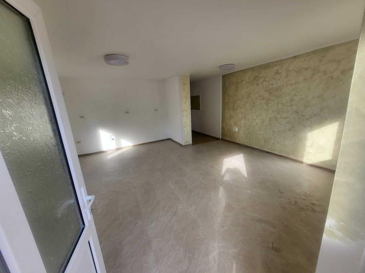 Casă cu 4 camere în Exterior Vest