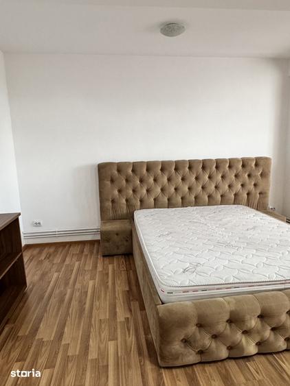 Apartament cu 3 camere decomandat în Exterior Vest