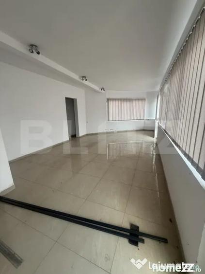 Spațiu comercial, de 100 mp, în Central