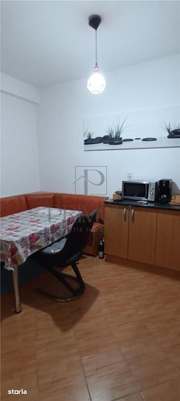 Apartament cu 4 camere decomandat în Aradului