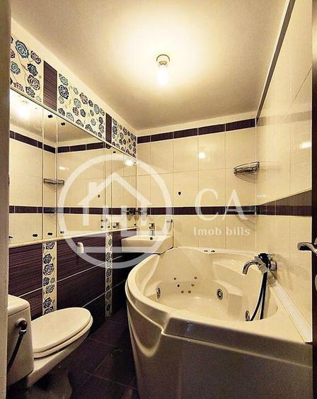 Apartament cu 4 camere decomandat în Rogerius