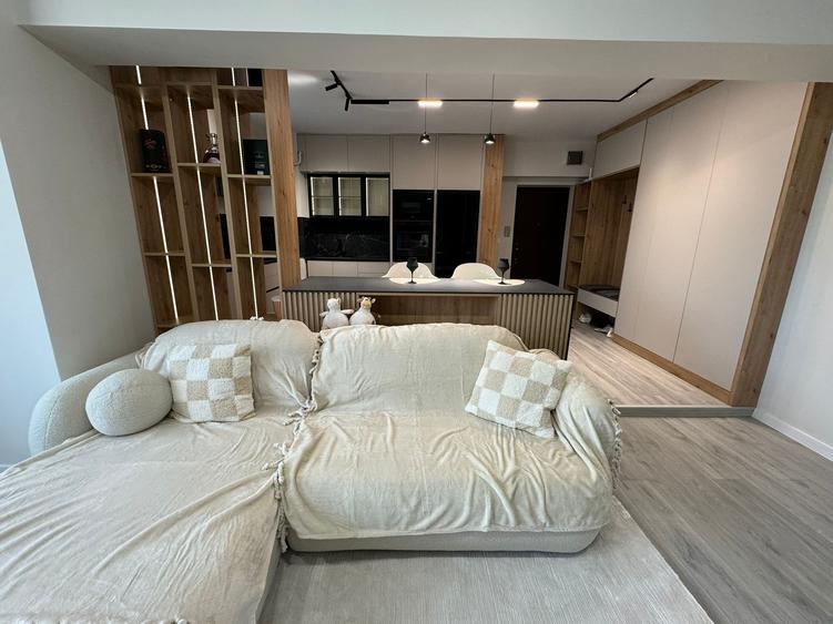 Apartament cu 4 camere decomandat în Ultracentral