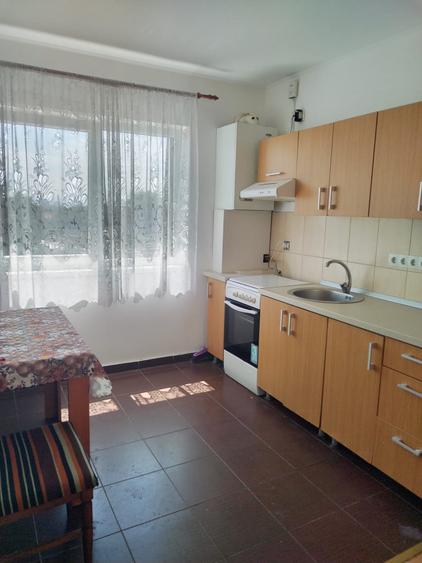 Apartament de închiriat cu 2 camere, etaj 1, loc de parcare - 1
