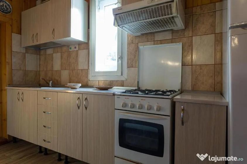 Casă cu 10 camere cu Teren 1900 Mp în Central