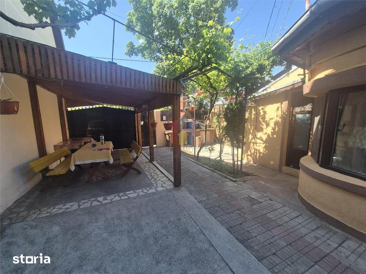 Casă cu 5 camere cu Teren 200 Mp în Școlilor