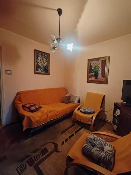 Apartament cu 4 camere decomandat, mobilat în Săsar